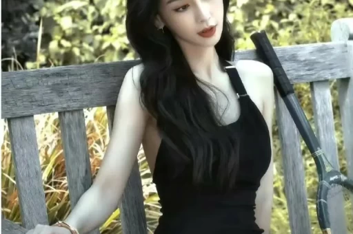 大批明星集体翻车董宇辉遭遇网友：这一次狼真的来了