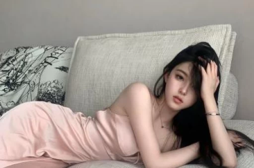 真猛！女演员周也卧室亲密被拍拥抱接吻一条龙粉丝提醒拉窗帘