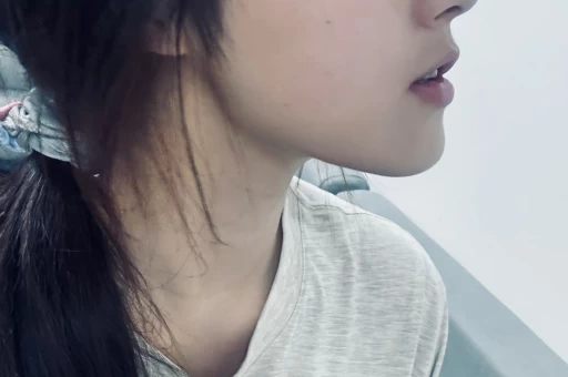 田栩宁塌房再升级！女网红晒45张亲密照实锤AI甩锅遭群嘲半封杀还敢劈腿？