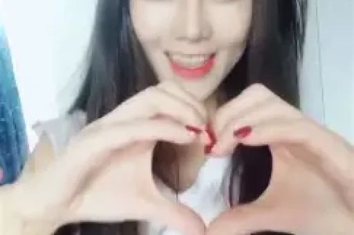 近日有媒体爆料短剧男演员王凯沐与女制片人张思雨被拍到同框出行疑似恋情曝光引发网友热议