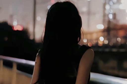 人民日报锐评假洋品牌风波只字未提董宇辉却句句不离董宇辉！